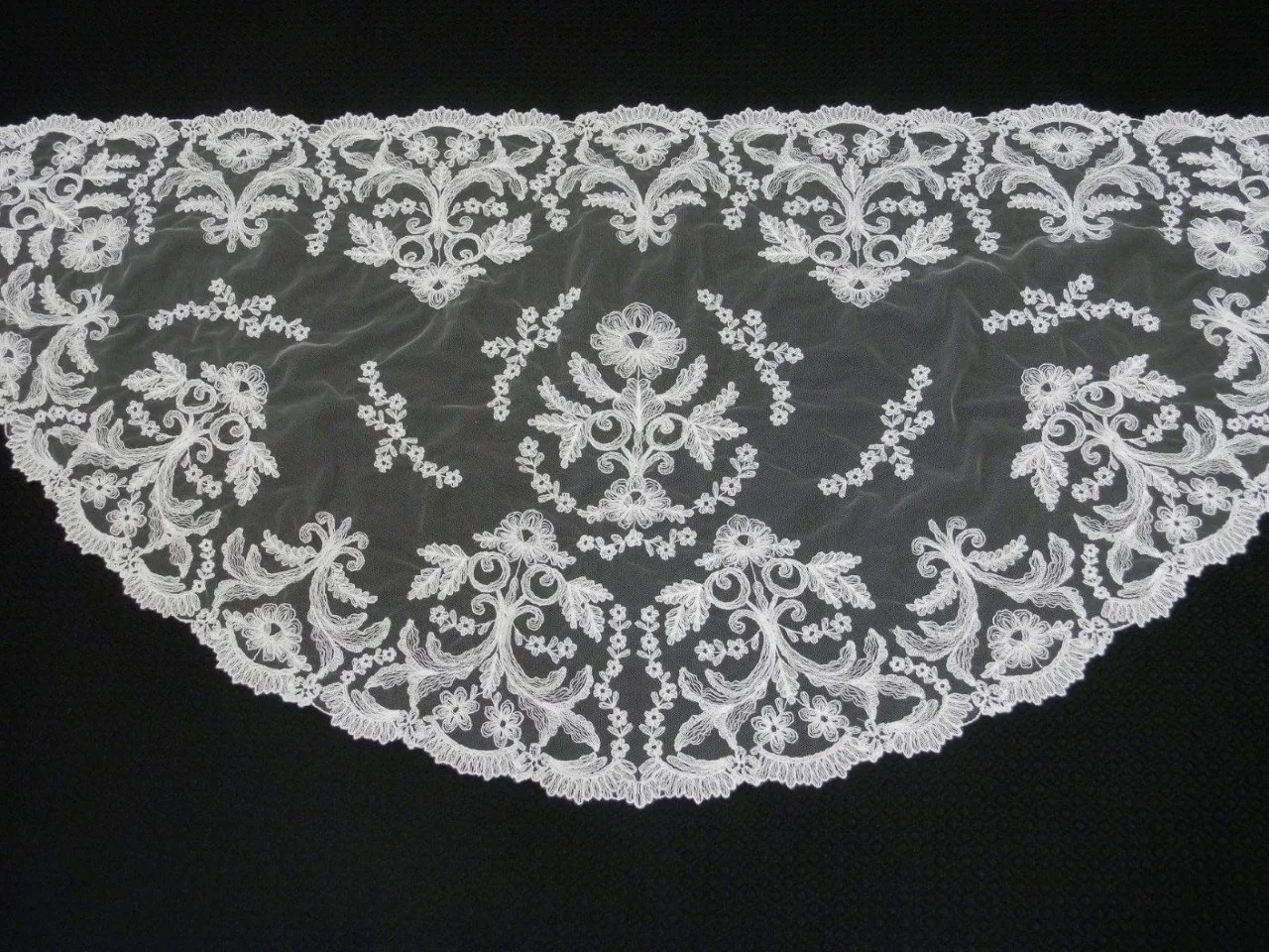 Half Moon Classic Spanish Style Lace Mantilla Embroidery Triangular Catholic Church Veil for Women catholic church veil