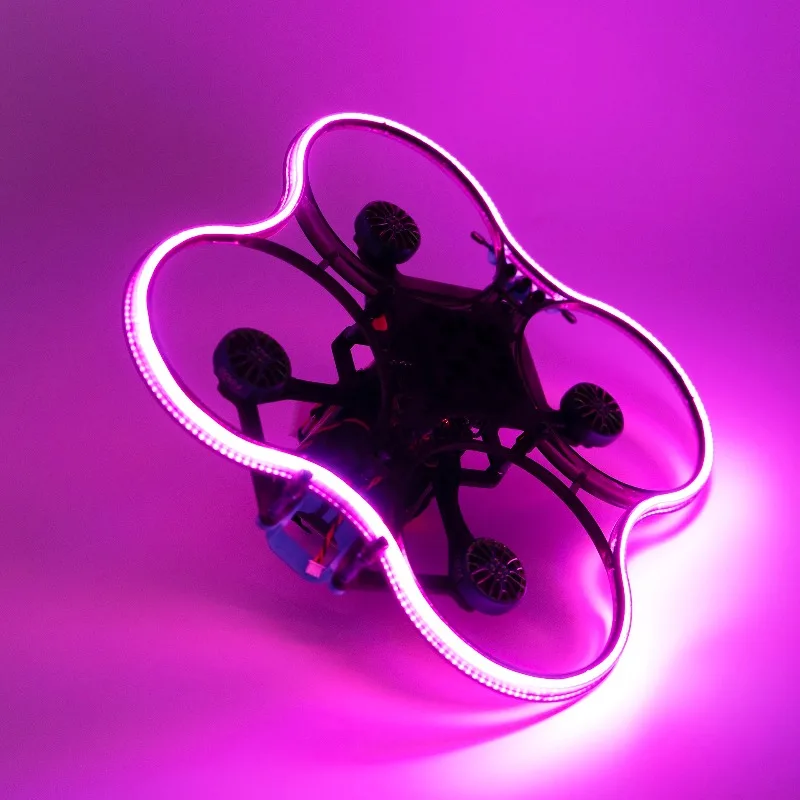Gros plan sur la bande LED RGB 500mm HPXGRC pour drone FPV, connecteurs visibles