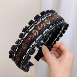 Boho Chic Embroidery Headband - Retro Style Elegant Hair Accessory (Black)