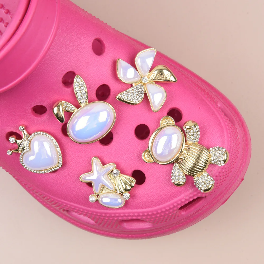 

Bling Cute Croc Charms Designer Pearls Rhinestone Shoe Decorations JIBZ Metal Buckle Accessories for Girls Women Gifts