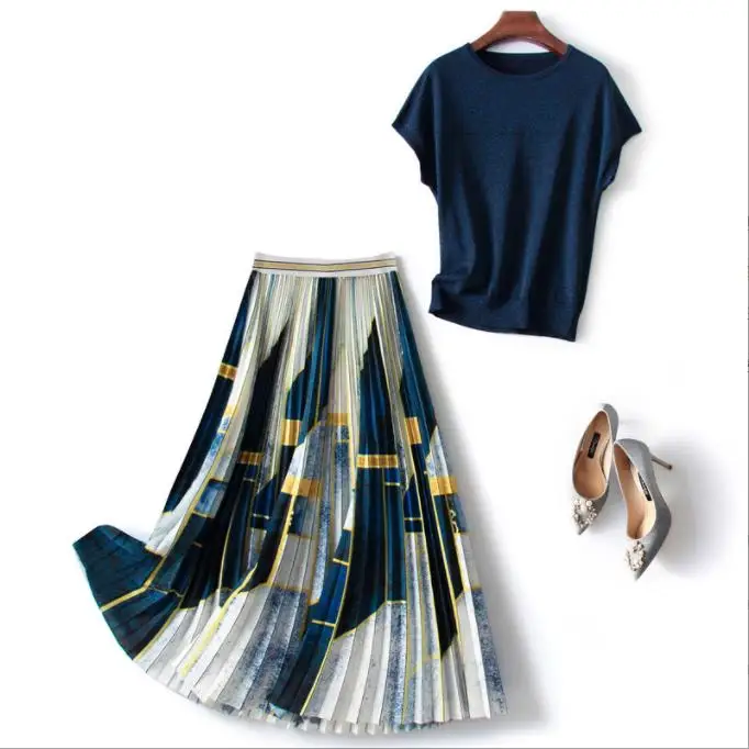 

European and American women's summer 2022 new Short sleeve knitted ice silk T-shirt Printed pleated skirt Fashion suits
