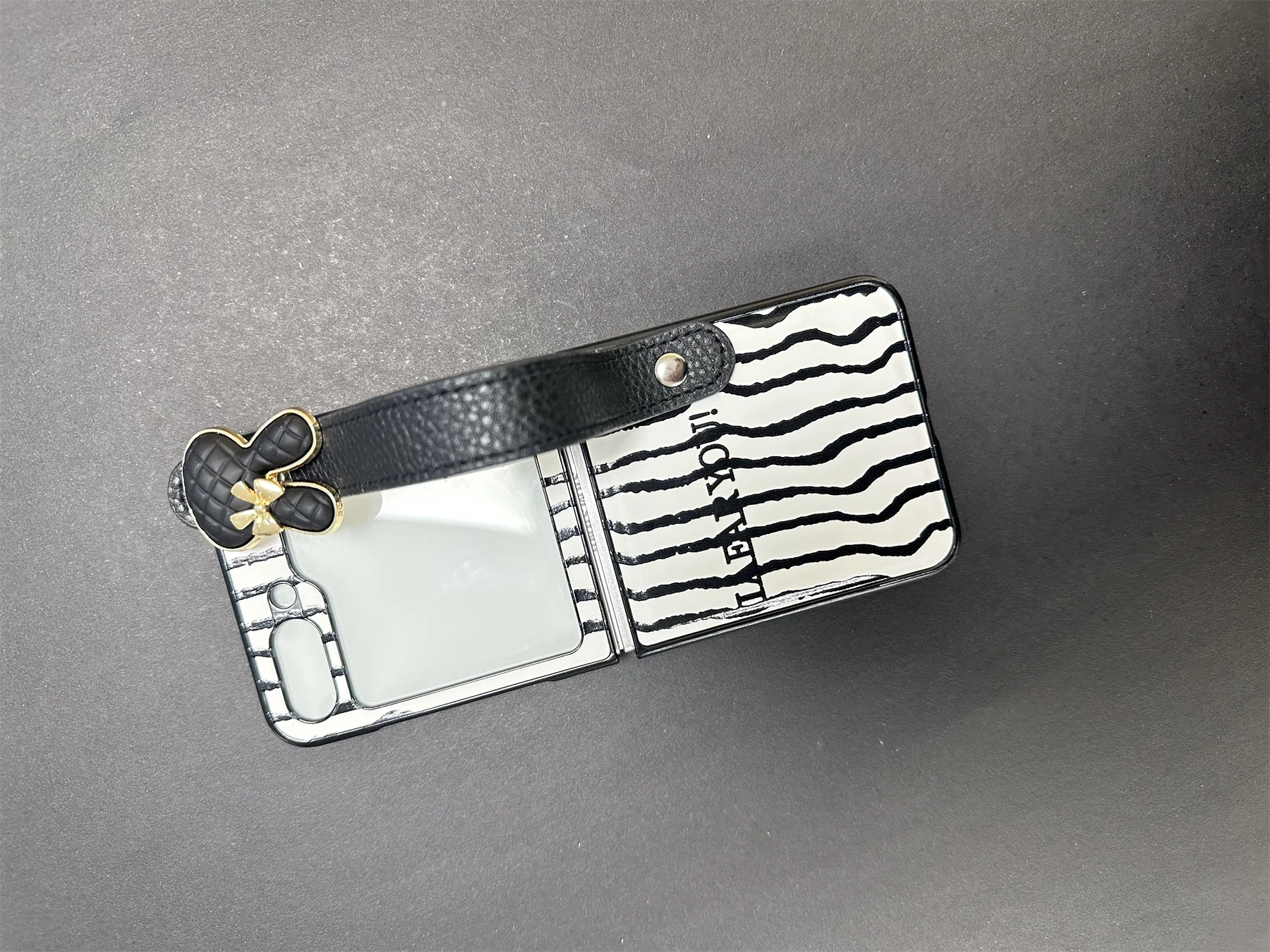 Korean Simple Corrugation Rabbit Wrist Strap Phone Case Cover