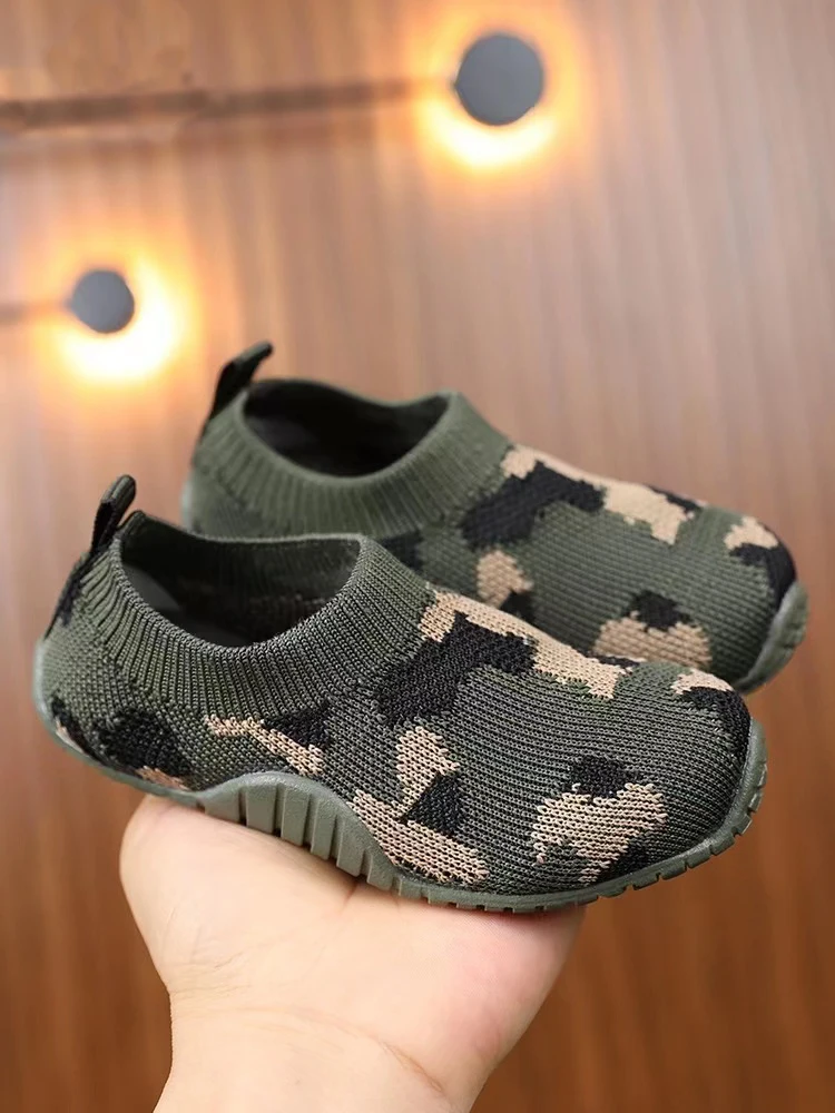 

Children's indoor cotton shoes 3-6 years old boys and girls baby camouflage shoes kindergarten flying mesh plush warm soft sole