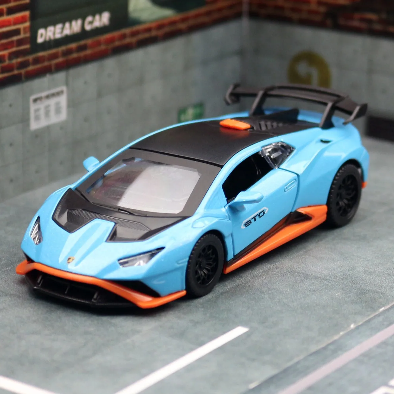 1/40 Lamborghini Huracan STO Super Racing Toy Car For Children CCA Diecast Metal Miniature Model Pull Back Collection Gift Boys 3