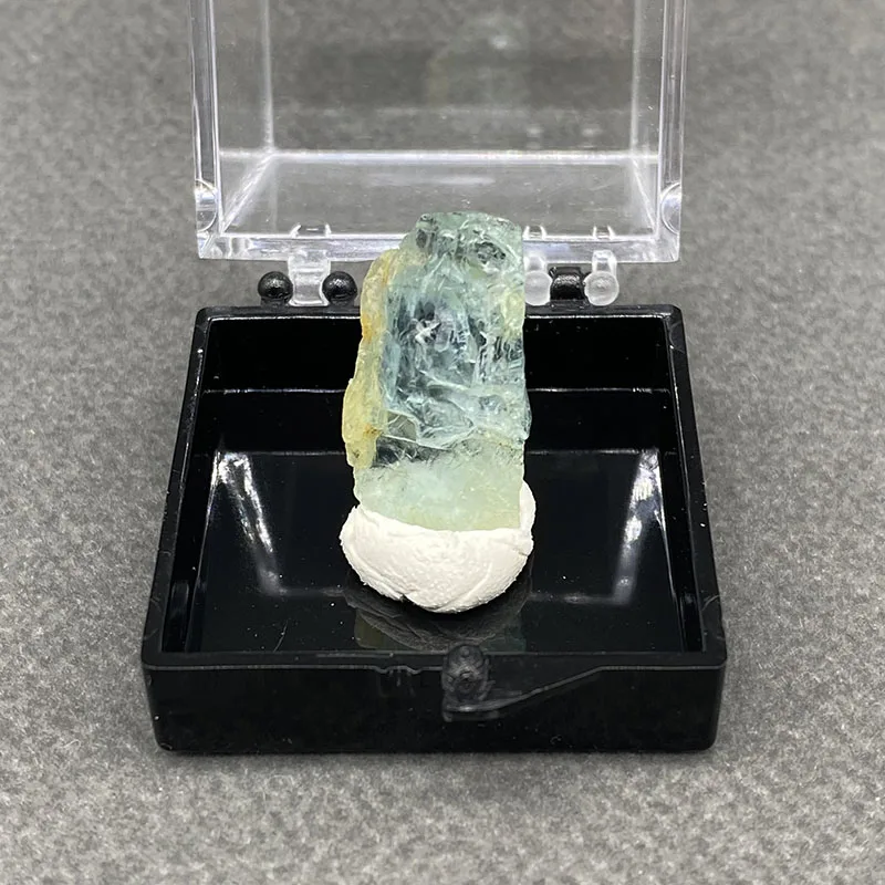 100% Rare Natural Pakistan Aquamarine Mineral Specimens Stones and Crystals Healing Crystal  +Box size：35*35*35 mm