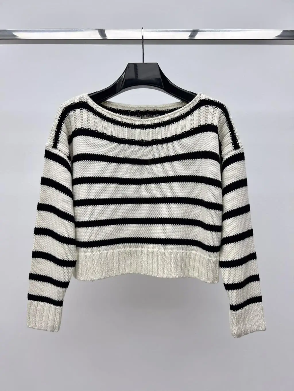 

Wool sweater, round neck design, high quality, fashion temperament, slim and thin, soft 2023 autumn women's new hot