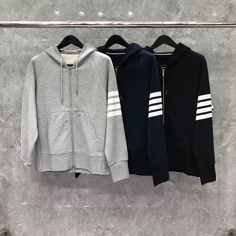 

Mens Velvet Sweatshirt Autumn Winter Fashion Brand Hoodies Coats Classic Cotton Raglan Sleeve 4 Stripe Winter Sweaters