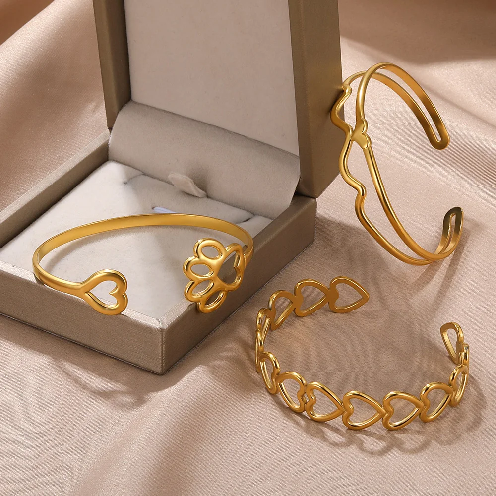 Buy Cyan 18 K Gold Plated swan Shaped Cubic Zircon Bracelet for Women at  Amazon.in