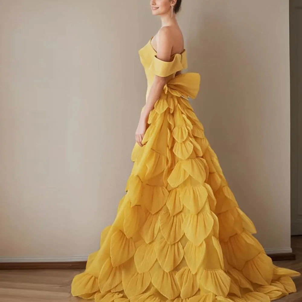 فساتين سهرة أنيقة مخصصة مع الكشكشة قطار قبالة الكت...