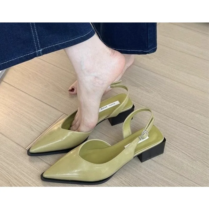 รูปสินค้า รองเท้าสตรีทแฟชั่นส้นเตี้ย ใส่สบายสำหรับฤดูร้อน