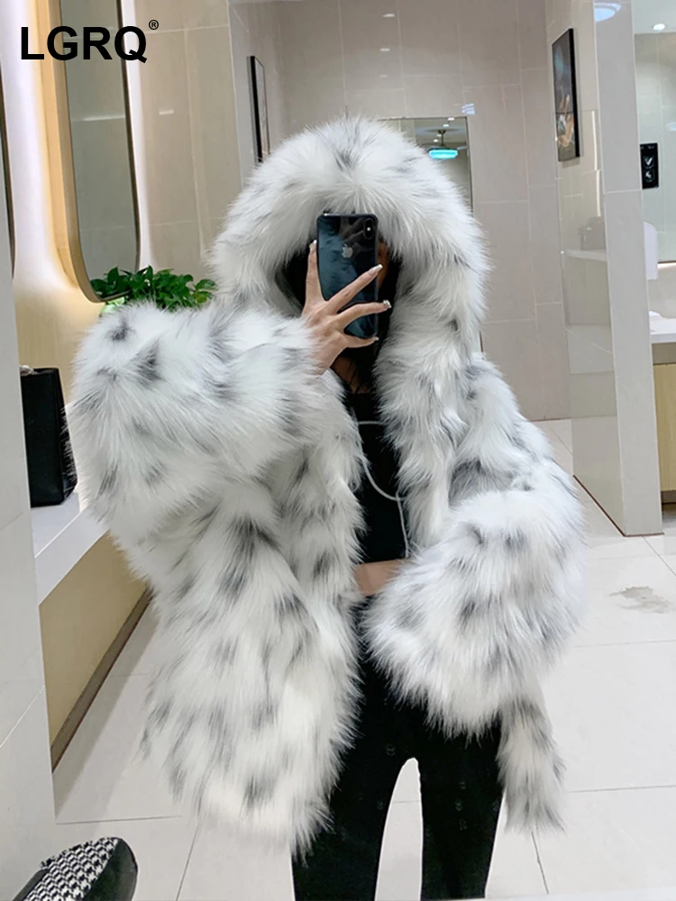 

LGRQ 2024 Winter Fashion New Women's Coat Hooded Collar Sheath Thicken Loose Long Sleeve Faux Fur Jackets Female Tide 19J1828