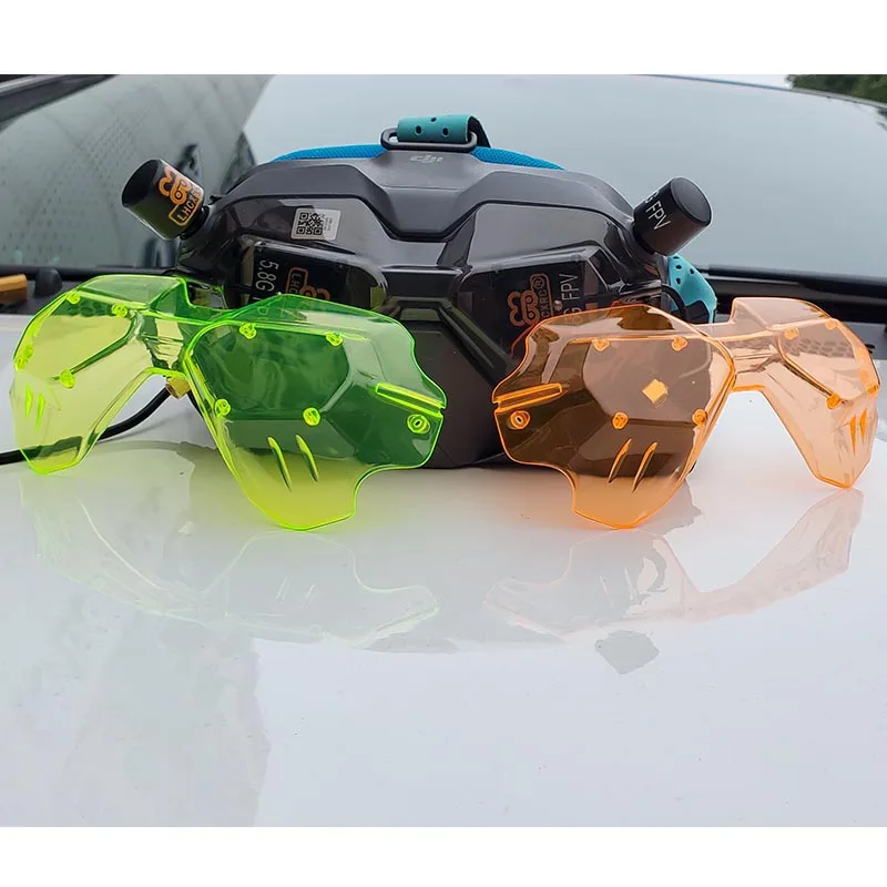 Antenne directionnelle à gain élevé pour lunettes FPV DJI HD V2, fixée sur un support avec câble.