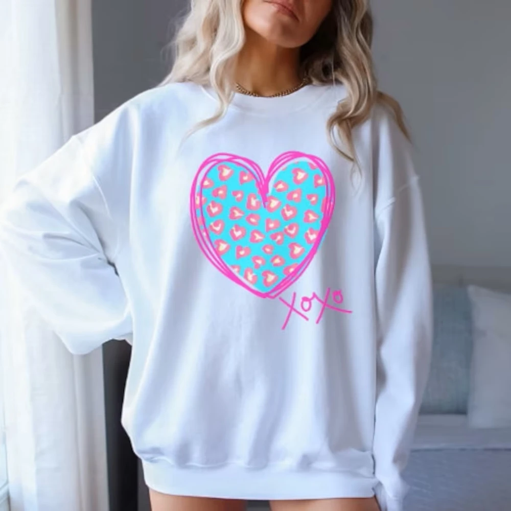 Love Heart Valentines Day Sweatshirt Pink Kawaii Leopard Xoxo Tee Minimalist Love Sweetheart Pullover Preppy Cute Lovers Shirt