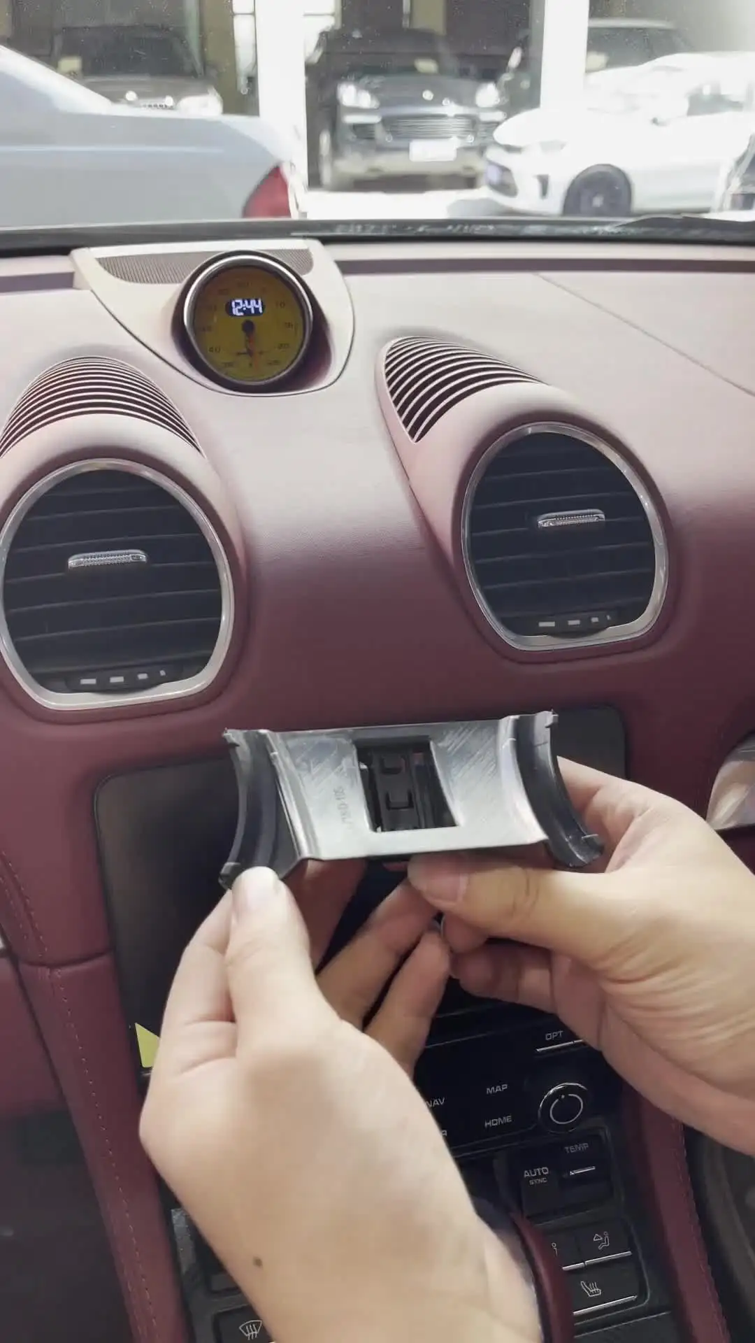 Support de téléphone pour PORSCHE 981 / 991 / 718 / 982 / Boxster / Cayman / 911 - France Support de téléphone pour PORSCHE 981 / 991 / 718 / 982 / Boxster / Cayman / 911 - France