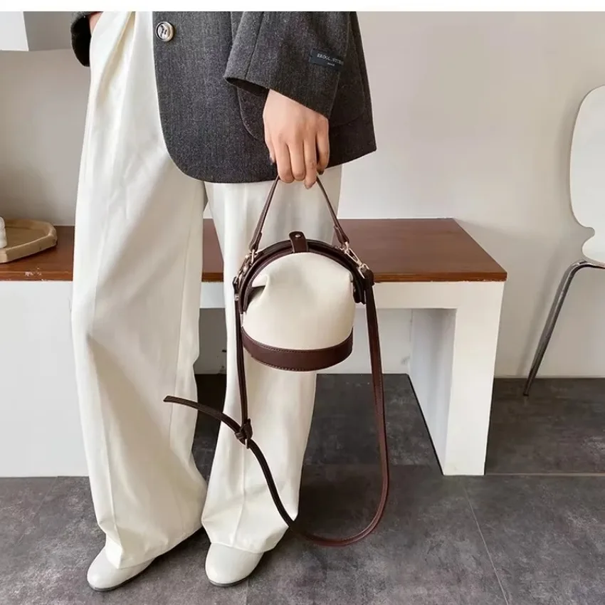 1 Pcs Shoulder Bucket Bag Korean Edition Simple Crossbody Bag Versatile Crossbody Bag Fashion Handbag Spring Summer New Fashion