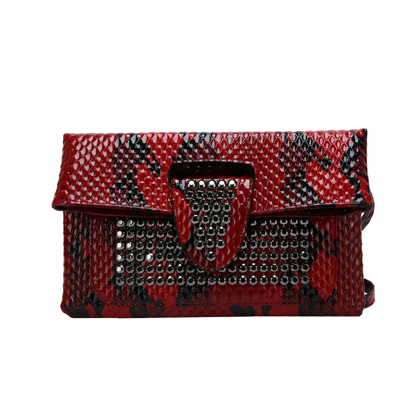 thumbnail image 1 of Bolso bandolera cuadrado horizontal con diseño de serpiente, ligero y lujoso, con tachuelas y diamantes, para mujer, para banquete de noche, personalizado, 1 of 5