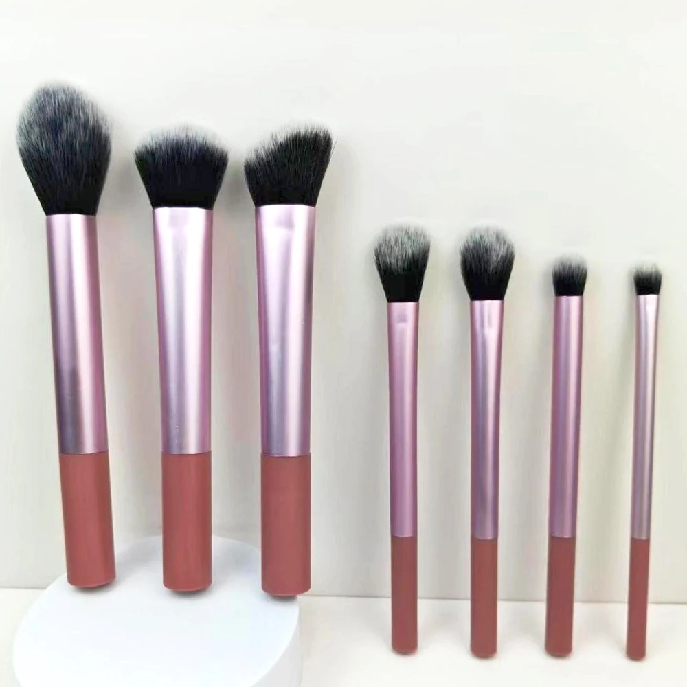 Deluxe 7-Piece Makeup Brush Collection – Travel-Friendly Gift Set