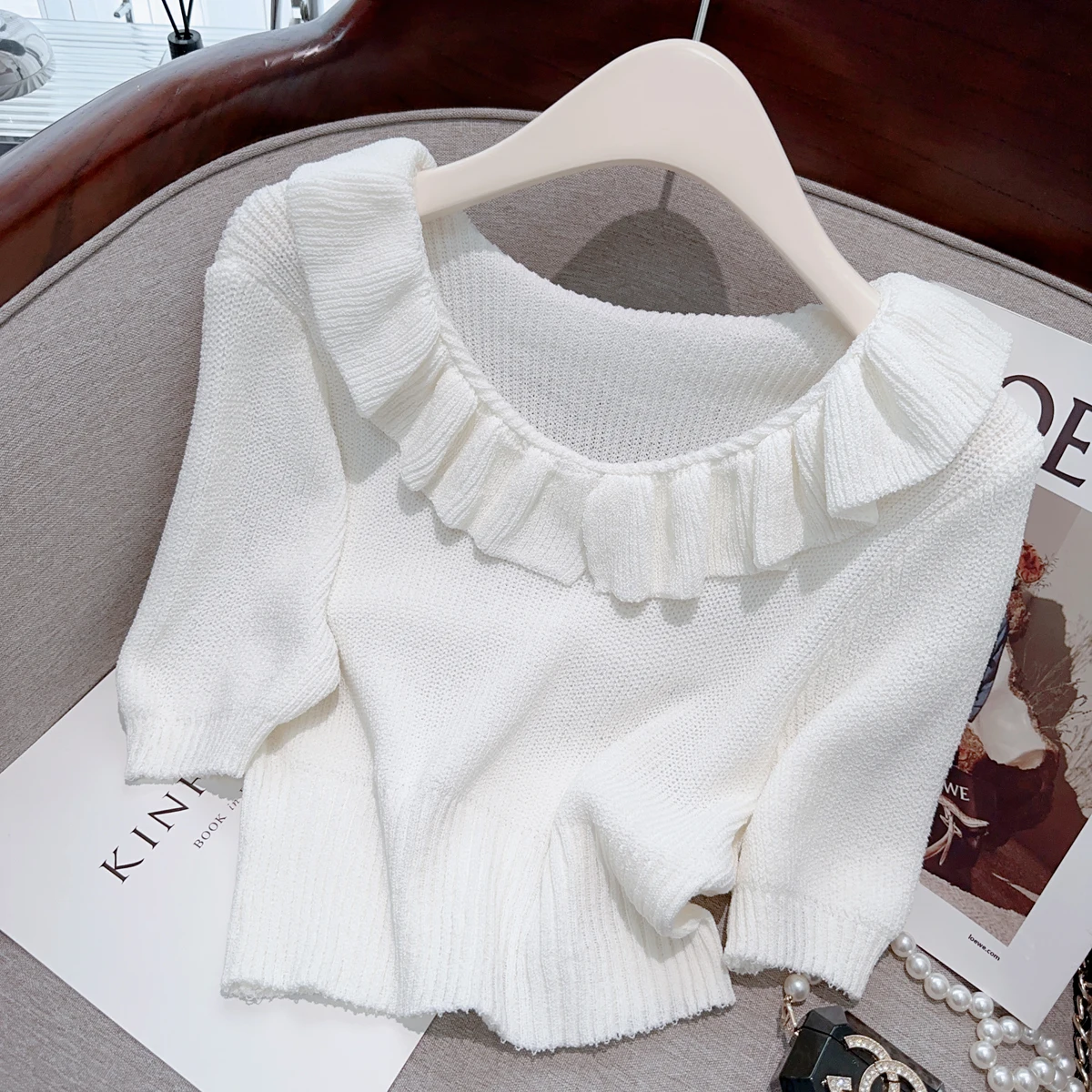 

Женская трикотажная рубашка с коротким рукавом и кукольным воротником