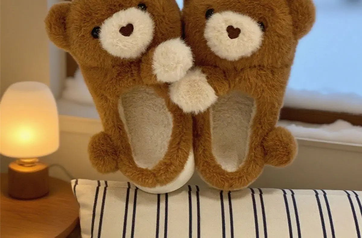Kreative braune Umarmungsbär-Hausschuhe für Damen, stereoskopische Tierfell-EVA-Clogs, weiche, pelzige Kuschelbären-Hausschuhe für den Innenbereich – Detail 10