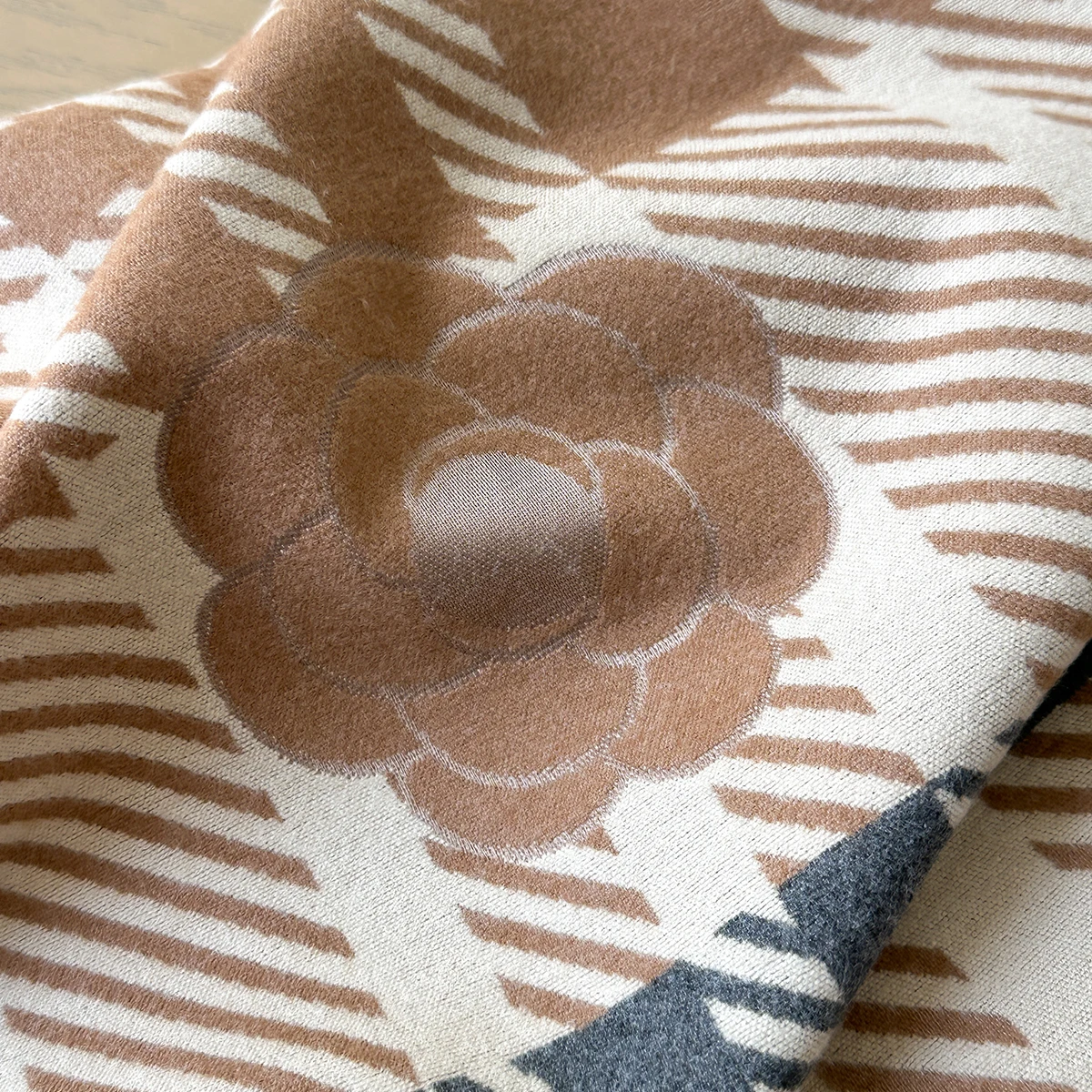 New Luxury Brand Cashmere Camellia Scarf Winter Women Pashmina Shawls Warm Blanket Wraps Female Foulard Bandana Thick Scarves