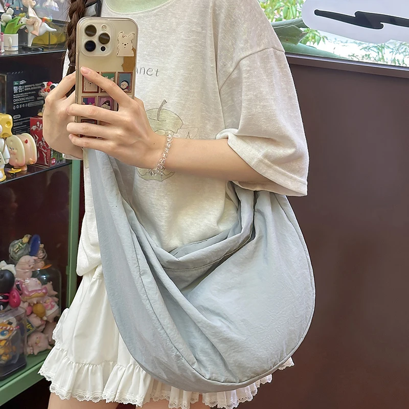 Neue Nylon-Umhängetasche für Damen, lässig, vielseitig, große Kapazität, leichte Reisetasche, einfache Mädchen-Büchertasche – Detail 10