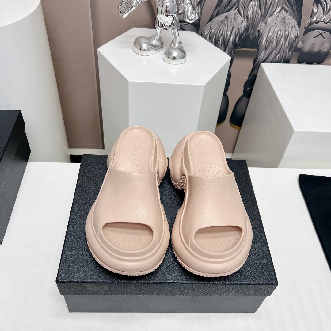 

2024 SS New Women's Chunky Slippers: EVA Upper, Rubber Sole, 9.5cm Platform Height, Sizes 35-40.