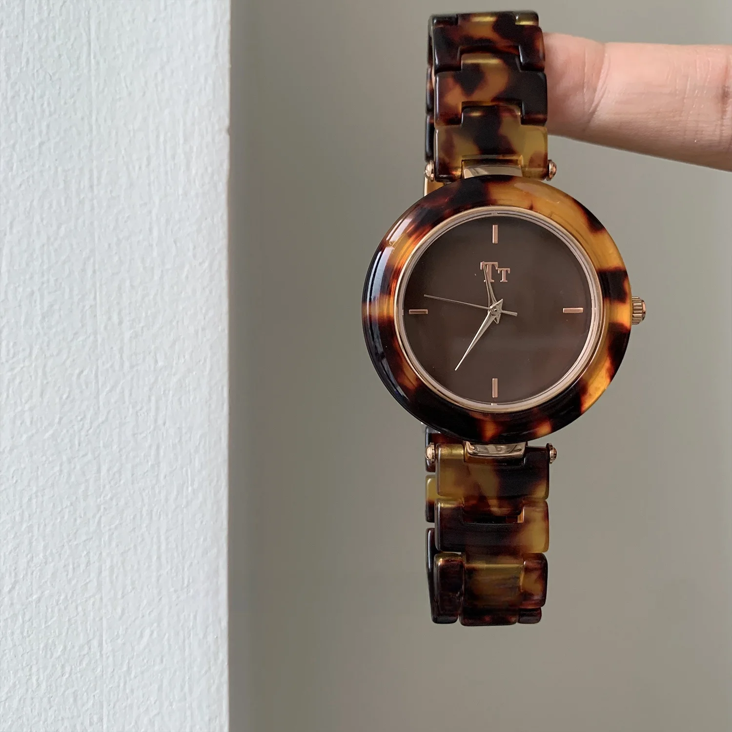 New vintage women's watch Luxury Brand Casual Dress Clock Amber Resin Bracelet Chain Watch Gifts For Women