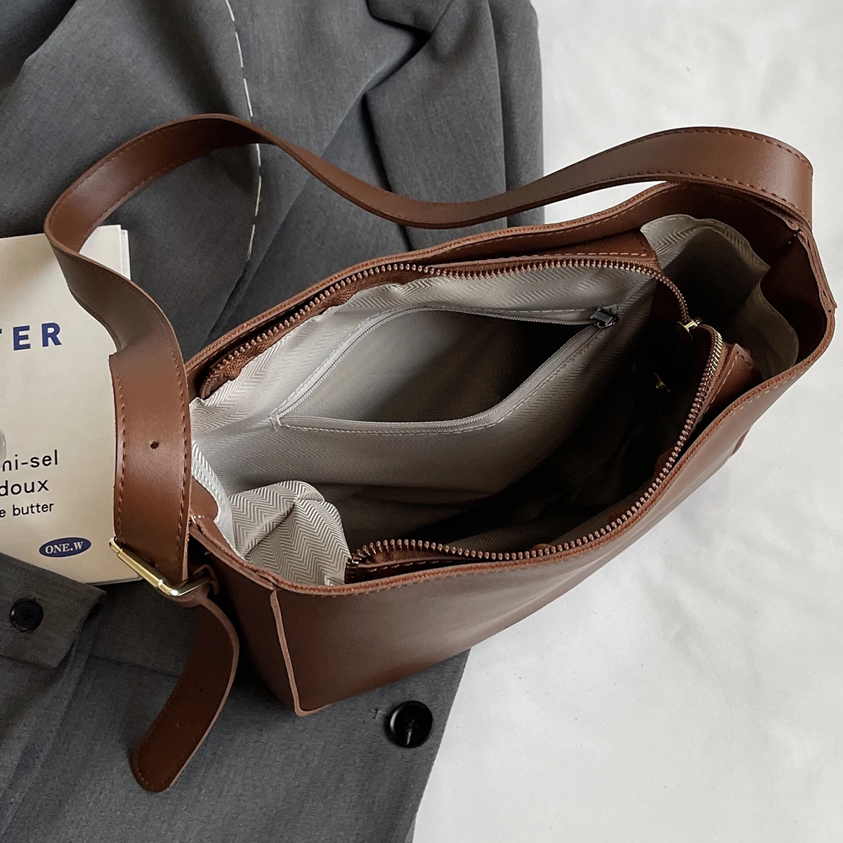 Super Popular Spring and Summer Commuter Bucket Bag for Women 2025 New Pu Leather Women's Bag High-End Large-Capacity Single Shoulder Crossbody Bag