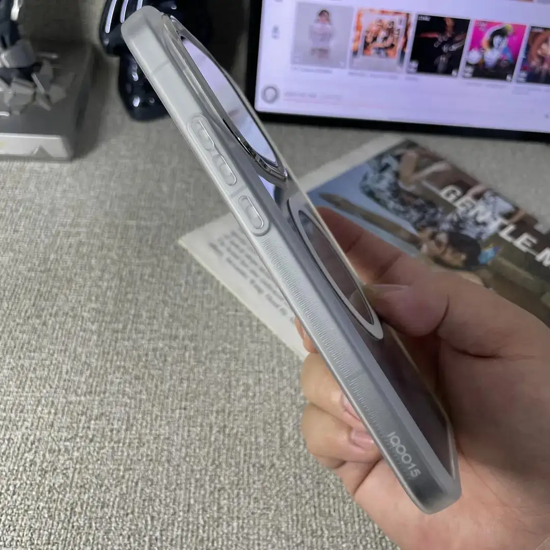 Magnetic Transparent Frosted Shockproof Silicone Phone Case with Electroplated Frame