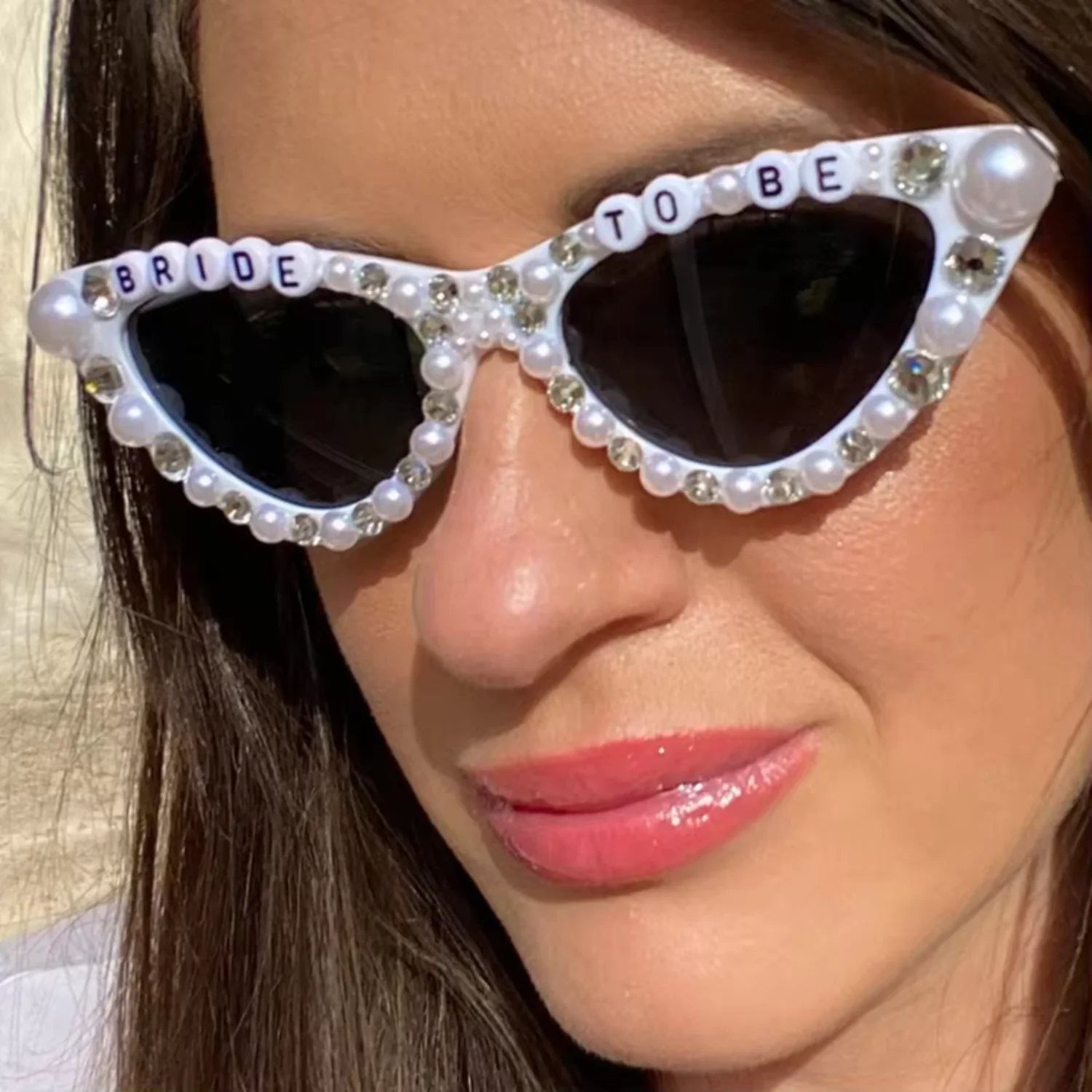 Bachelorette Party Rhinestone Pearl Sunglasses Bride to Be Cat Eye Shaped Glasses for Bridesmaid Bride to Be Party