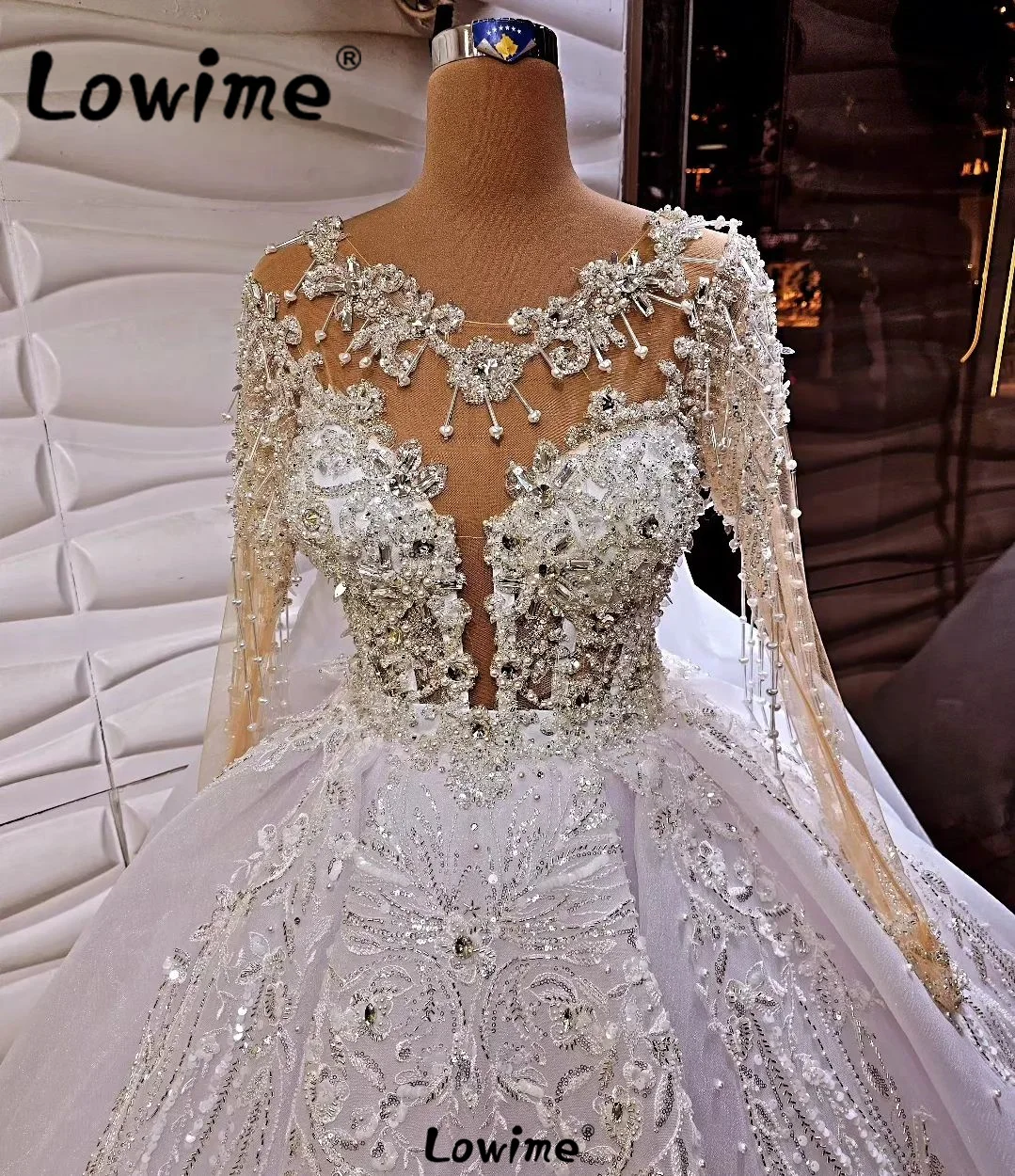 

2024 Luxury Puffy White Wedding Dresses Arabic Aso Ebi Crystals Beaded Sheer Neck Muslim Bridal Gowns Long Sleeves Bride Dresses