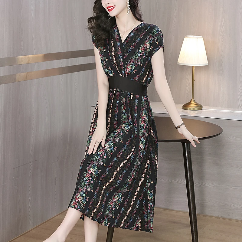 

2024 New Summer Short sleeved Silk High Waist Dress for Women's Luxury Brand Black V-neck Flower Print Knee Length Dress