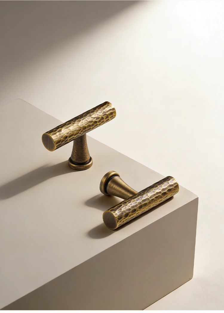 Dooroom Handgefertigter Schrank- und Schubladenknöpfe aus massivem Messing mit Hammermuster, antiker Bronze-Möbel- und Kleiderschrankgriff – Detail 4