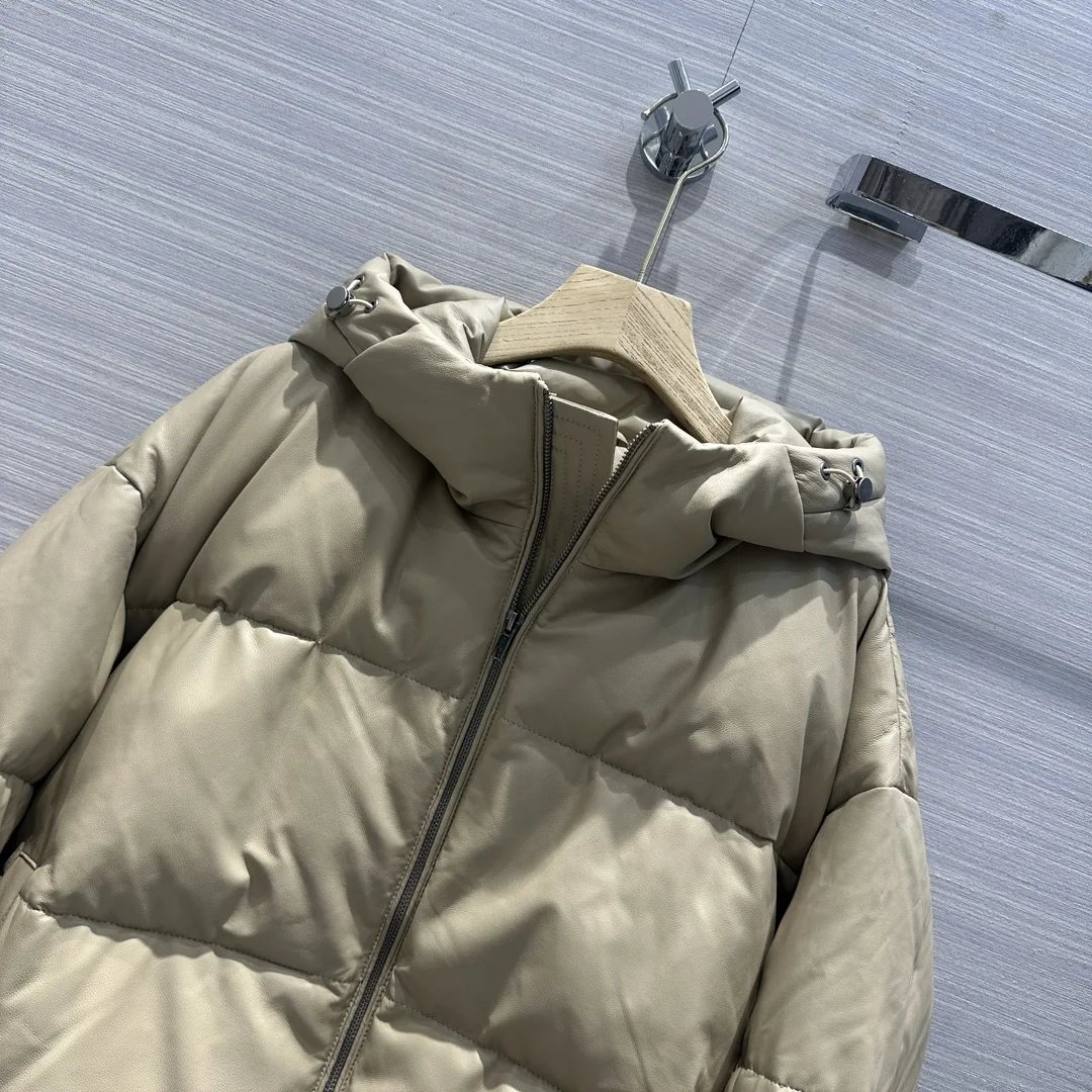 Рисунок 5 - Кожаный пуховик с капюшоном модная