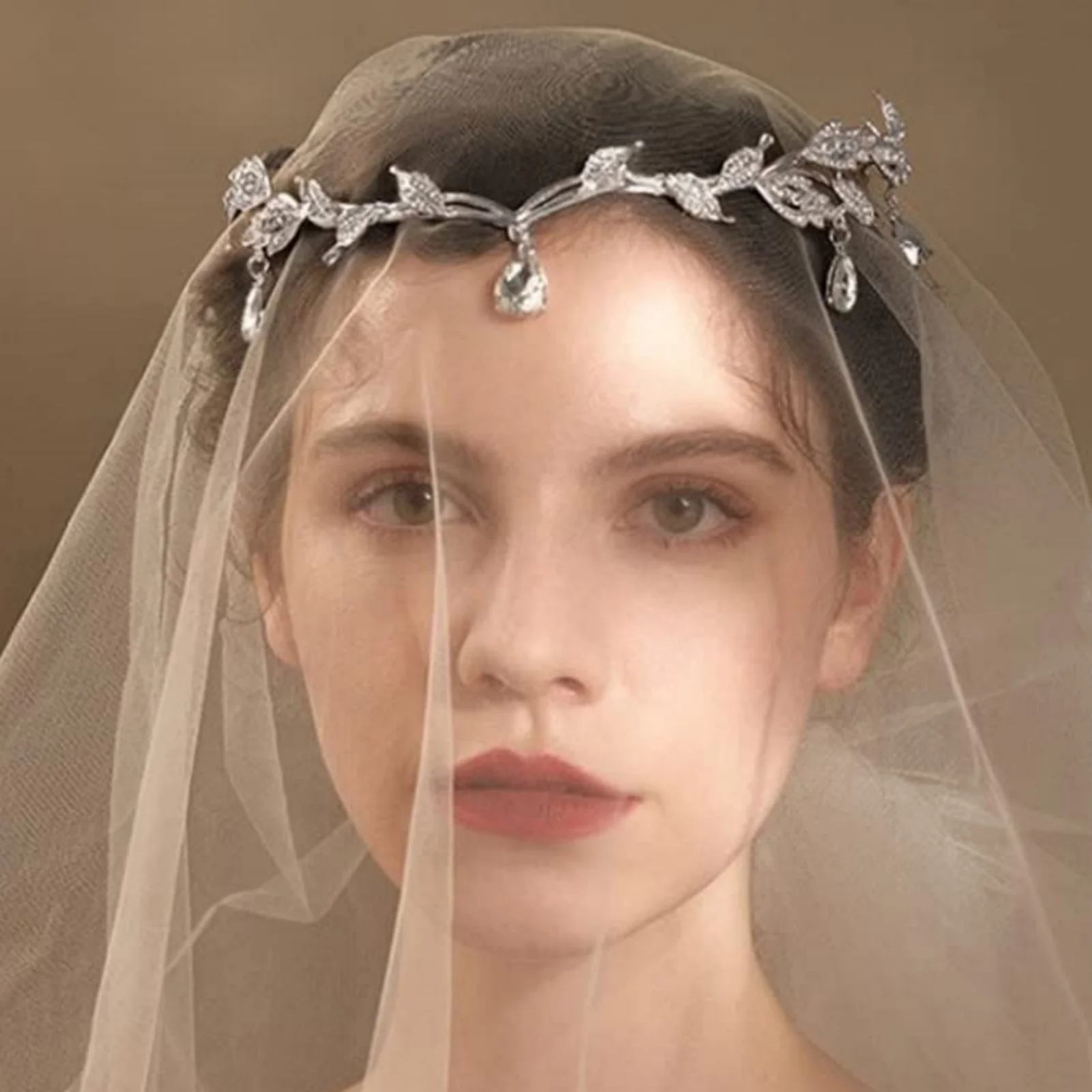 1PC Silver Crystal Leaf Bridal Headpiece,Exquisite Wedding Hair Accessory,Sparkling with Drop-shaped Gemstones, Ideal for Brides