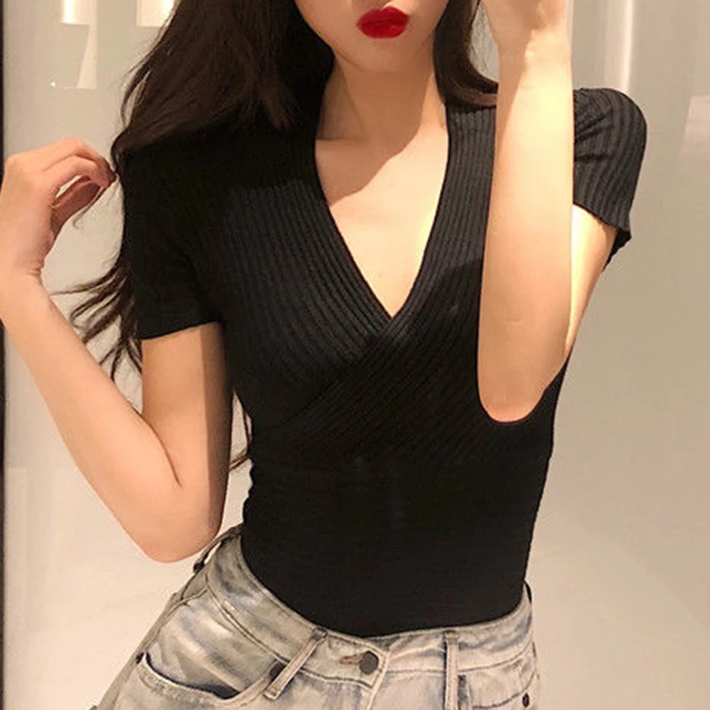 

Female T-shirt V-neck Bottom Shirt Daily High Waist Hot Girl Korean Style Retro Short Sleeved Dating Comfy Fashion