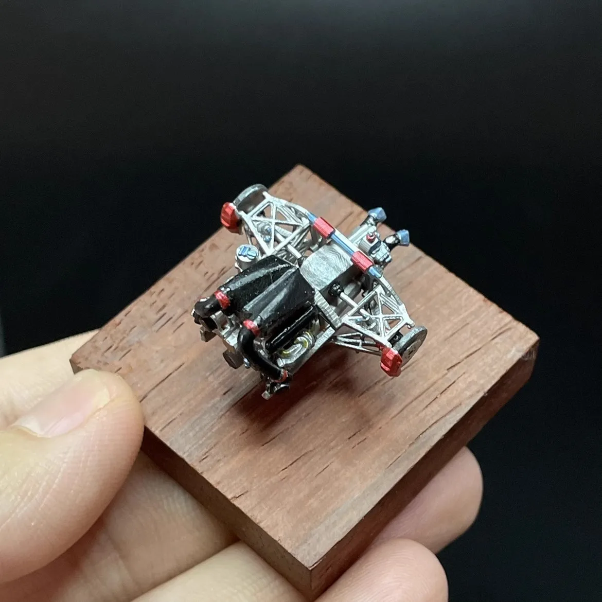 

Model Car 1:64 Tuatara Engine Scene Display Decoration