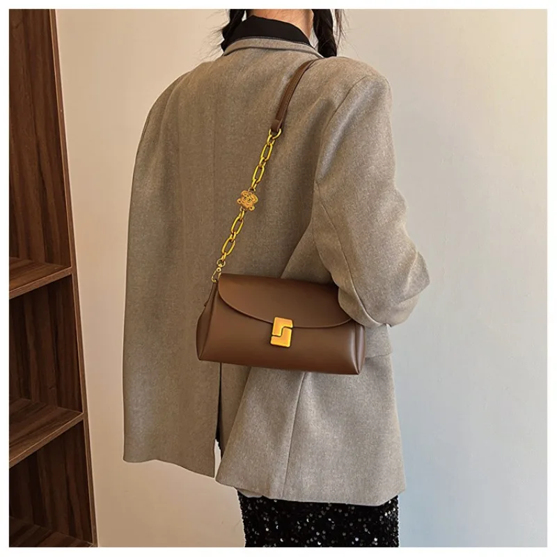 

Textured Niche Armpit Shoulder Bag Retro Small Square Shoulder Bag 2024 New Luxury Chain Shoulder Bag Women's Crossbody