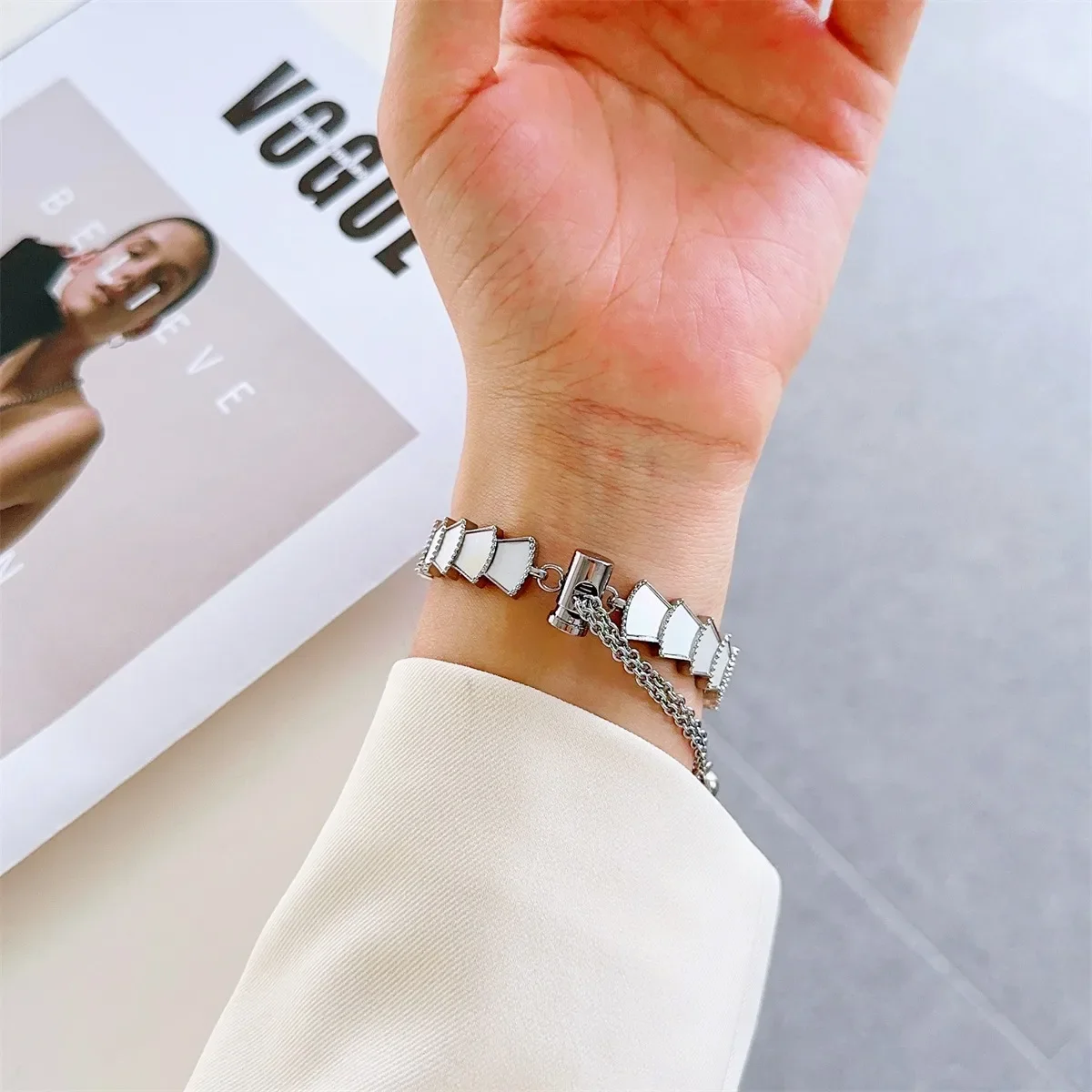 Uhrenarmband für Iwatch 42/44/45/46/49 mm 38/40/41 mm Metall-Mode-Uhrenarmband für Uhrenserie Ultra2 Serie 10/9/8/7/6/5/4/3/2/1_voghion.com