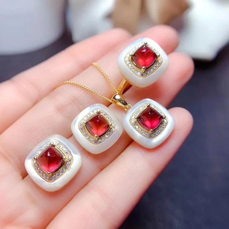 

Женский ювелирный комплект из кольца и серёг, из серебра 925 пробы