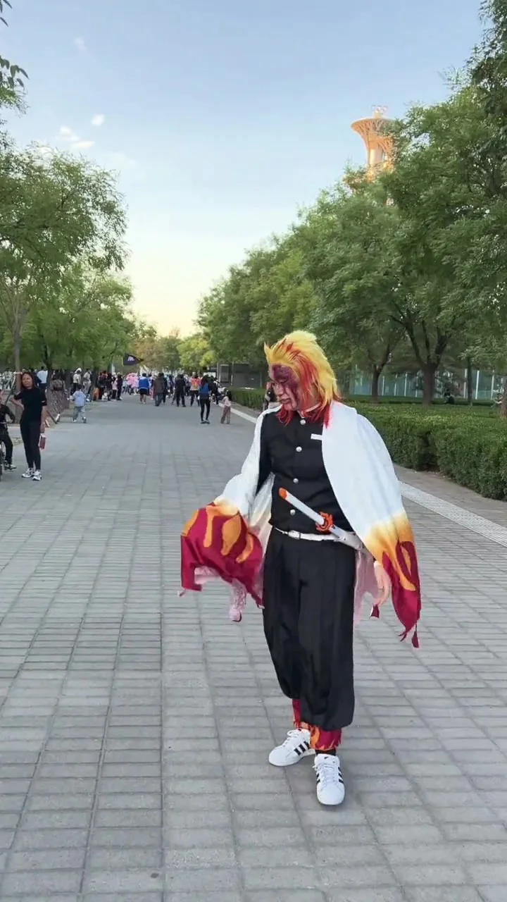 Rengoku Kyoujurou Costume de cosplay Anime avec cape de cosplay, veste de rôle, cosplay, costume complet pour Halloween, carnaval, fête