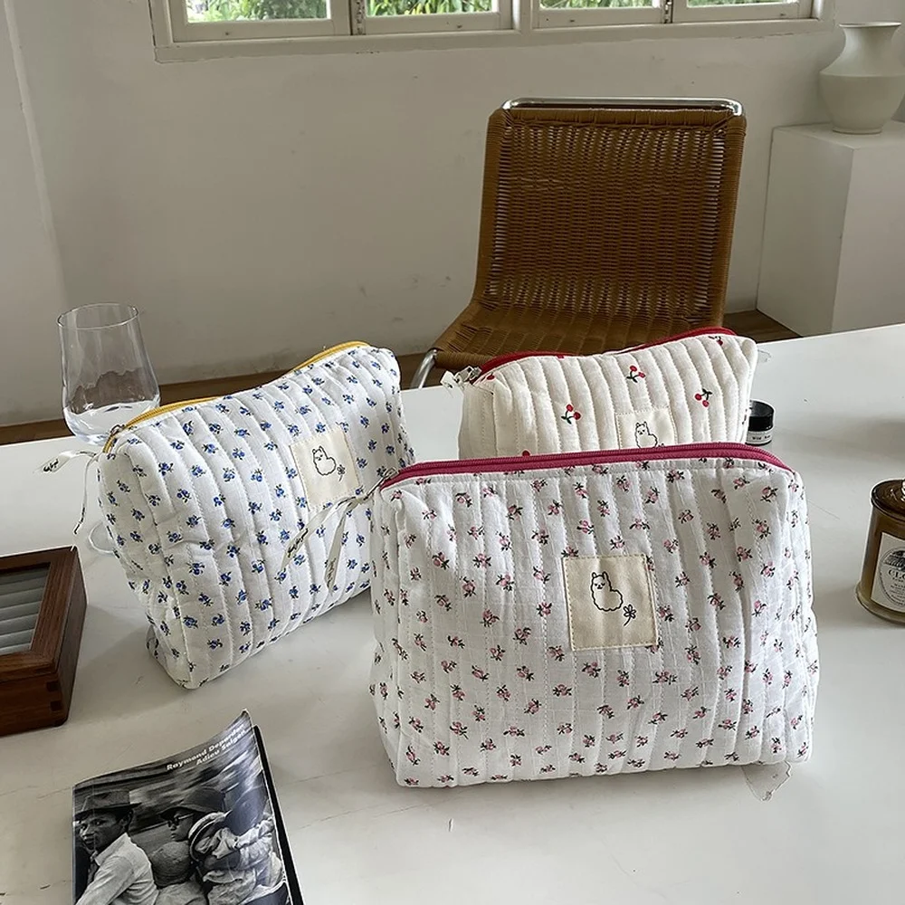 Quilted women cosmetic bag cosmetic storage bag toiletry bag makeup bag cosmetic case portable cotton floral cosmetic pouch