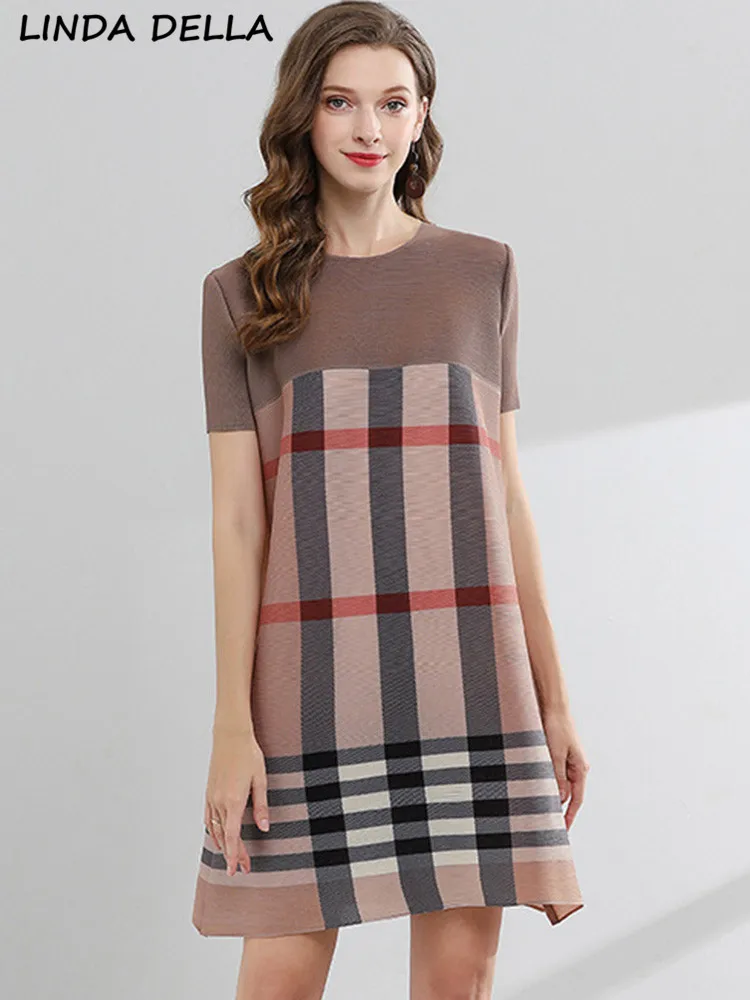 

LINDA DELLA Summer Fashion Designer Khaki Vintage Pleated Dress Women O-neck Short Sleeve Loose Casual Striped Print Mini Dress