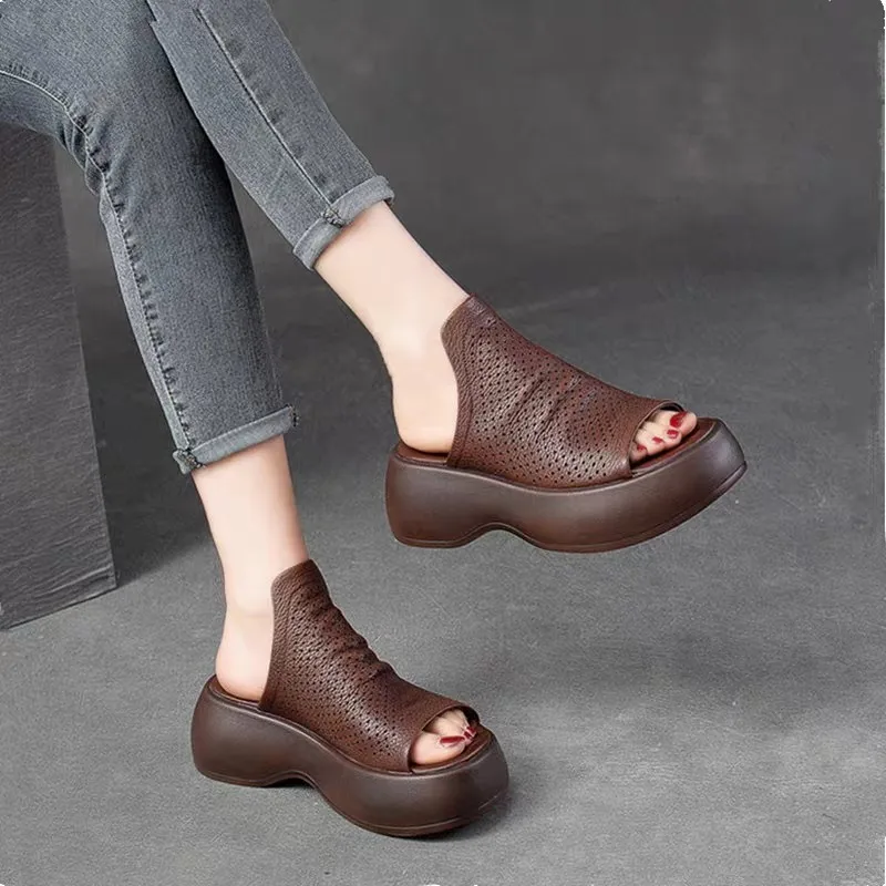 

2023 Summer New Round Head Breathable Leather Top Wearing Fish Mouth Slippers for Women Comfort Slope Heels for Women's
