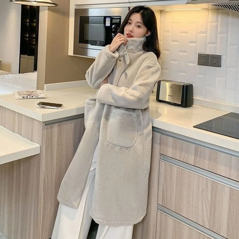 Рисунок 2 - Пальто из искусственной норки для женщин