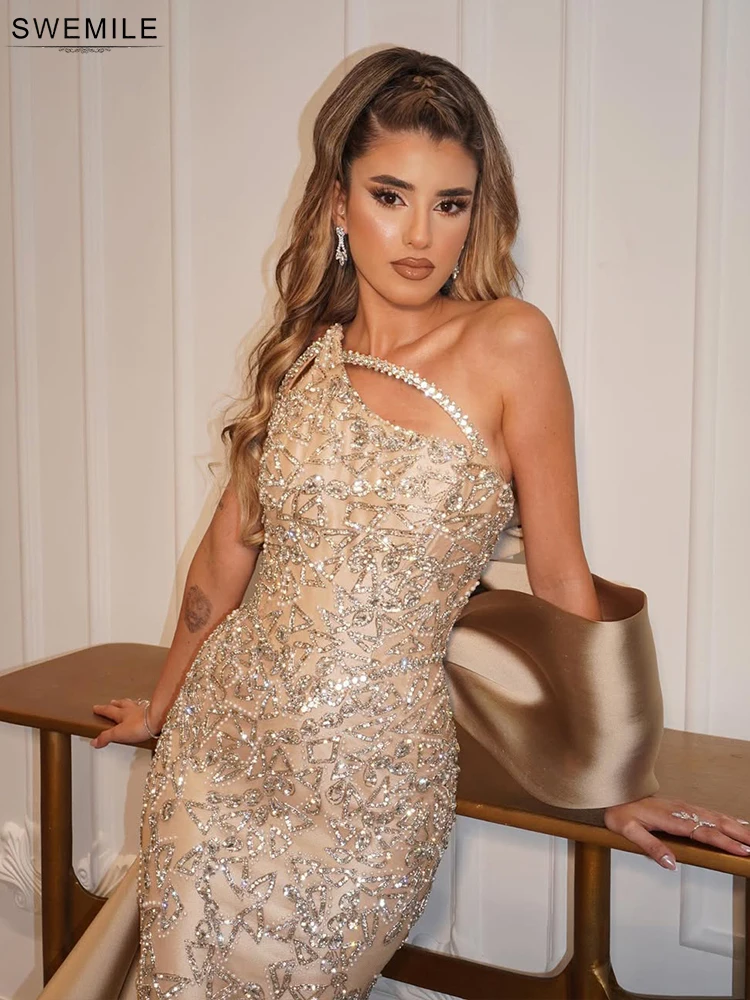 فساتين سهرة فاخرة مطرزة بالألماس من SWEMILE مع ذيل...