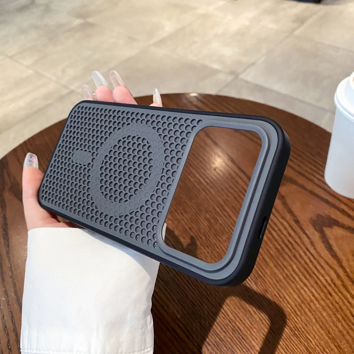 Dual-Tone Breathable Mesh Cooling Phone Case with Magnetic Compatibility