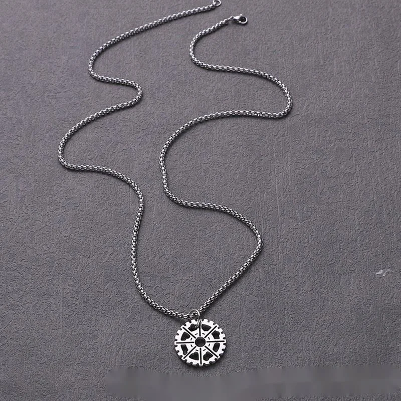 Collana con pendente ingranaggio rotto acciaio titanio_voghion.com
