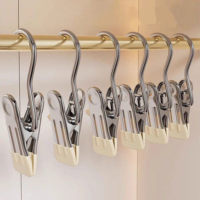Cintre à action : Astuces pour un rangement efficace