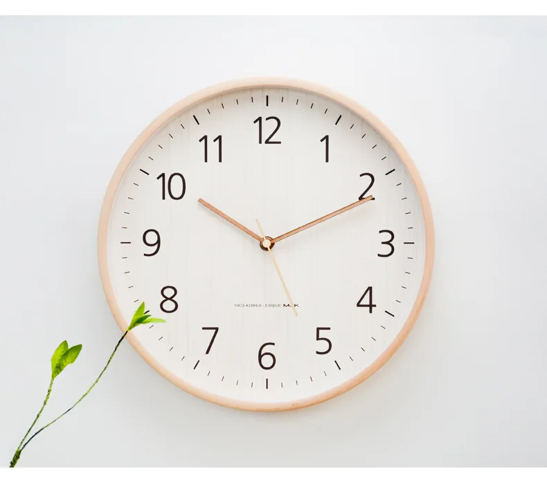 Wooden simple modern wall clock Living room creativity Fashion watch Nordic clock Bedroom mute Living room decoration